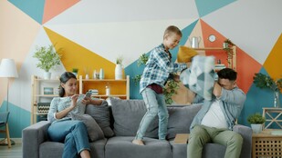 Eltern und Kinder verbringen gemeinsam Zeit – Family Reset Workshop